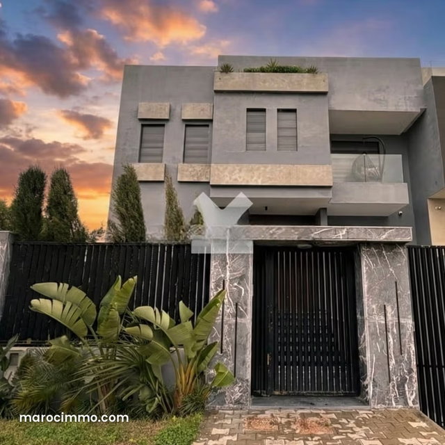 Villa à Vendre de 250.0 m² à Bouskoura, Victoria — 2