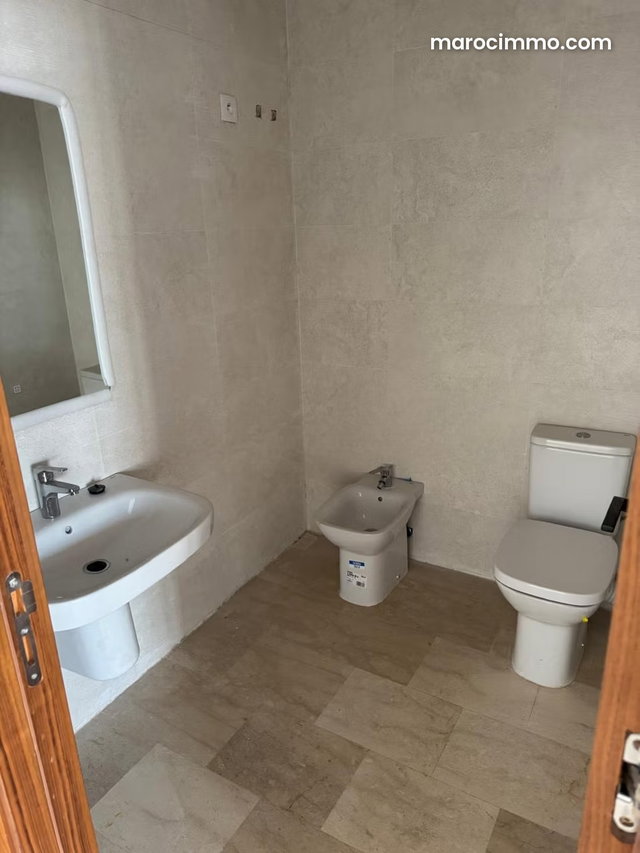 Bureaux en location à Sidi Maarouf. Surface de 80 m². Résidence sécurisée — 4