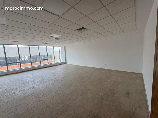 Bureaux en location à Sidi Maarouf. Surface de 80 m². Résidence sécurisée — 2