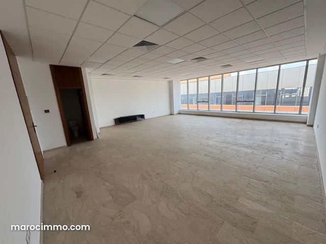 Bureaux en location à Sidi Maarouf. Surface de 80 m². Résidence sécurisée — الدار البيضاء