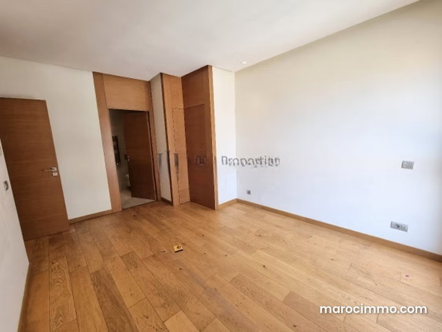 Beautiful 105m² T3 apartment – city view terrace — 2