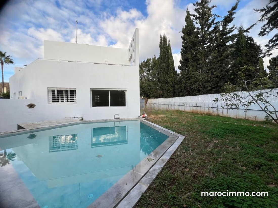 360 m² Villa with Pool and Garden, Riyad, Rabat — Rabat