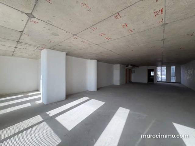 Bureau neuf à louer vide – CFC — 4
