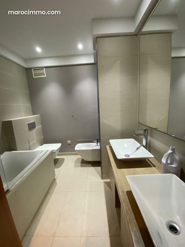 Appartement vide à louer à Darbouazza — Dar Bouazza