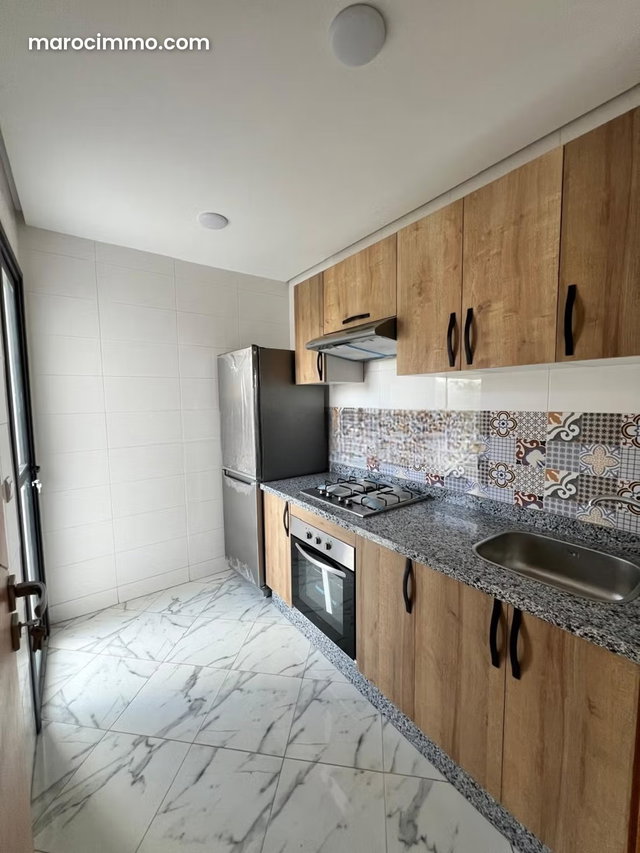 Appartement de moyen standing à vendre — 5