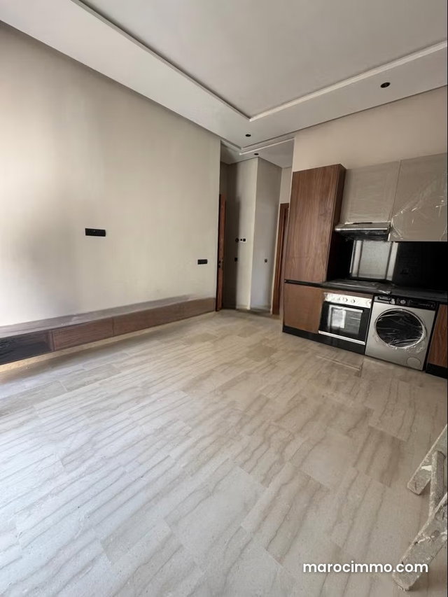 Location studio vide a Quartier oasis — 2