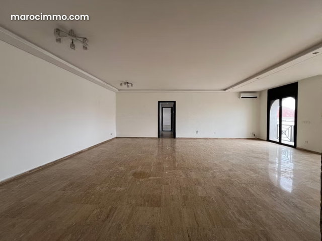3 Bedroom Apartment for Rent with Balcony — 2