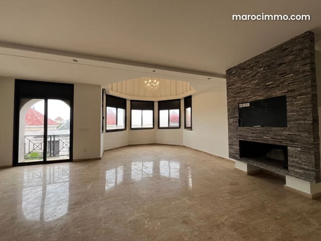 3 Bedroom Apartment for Rent with Balcony — Casablanca