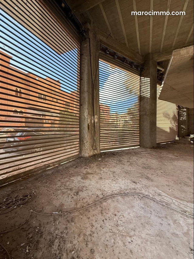 Vend local commercial à Route de Safia. Rouidat Surface de 120 m² — 5