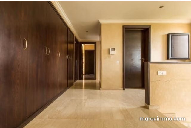Villa spacieuse 1000 m² à vendre – Dar Bouazza — 3