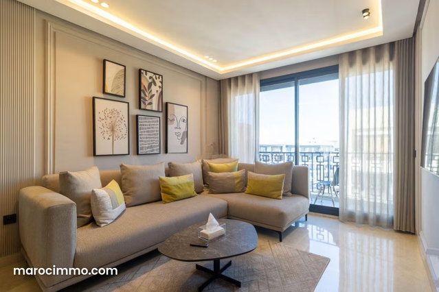 Superbe studio meublé au 5eme etage avec balcon — 2