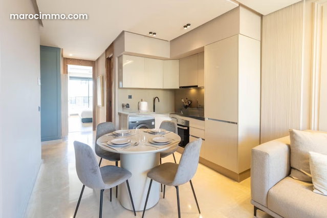 Superbe studio meublé au 5eme etage avec balcon — 5
