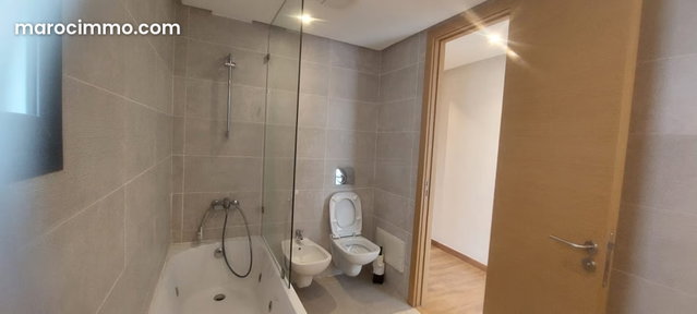 Appartement vide en location à Riyad. 4 pièces. Ascenseur — 3