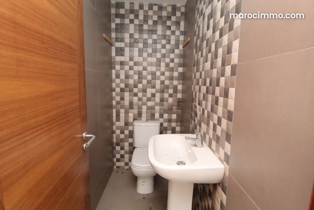 Plateau bureau de 65m² sur l’avenue Moukawama — 4