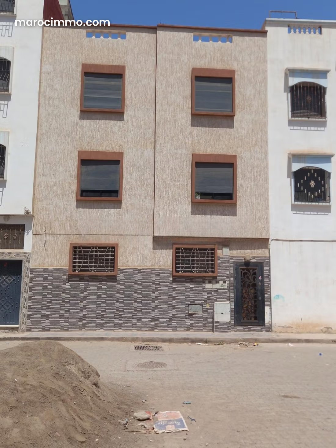 Three-Level House in Inzegan with Immediate Rental Income — Inzegan
