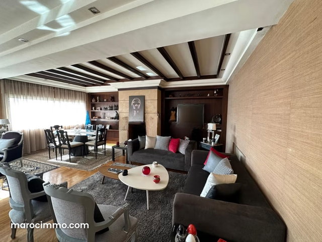 Luxury Renovated Apartment for Sale — 4