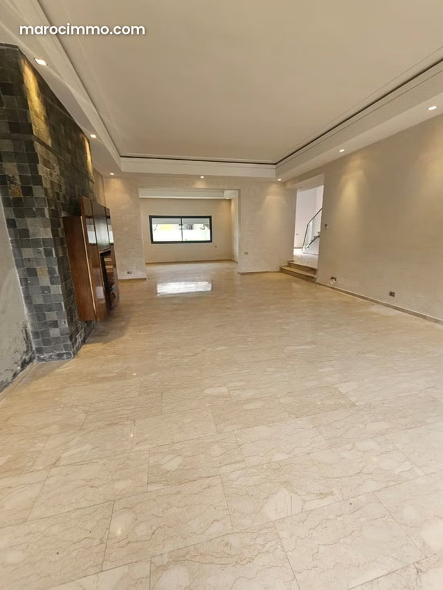 Magnifique villa à louer à Dar Bouazza. Surface totale 500 m². Terrasse et jardin — 2