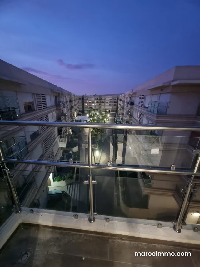 Bel appartement à vendre à Riad Salam. Surface totale 80 m². Salon Marocain et antenne parabolique — 2