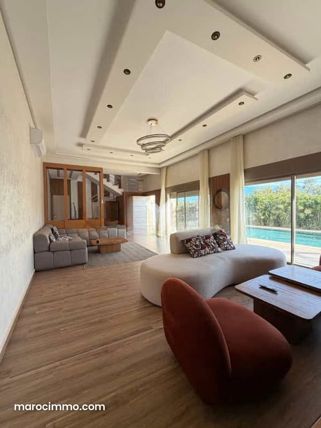 Villa à Vendre de 1959.0 m² à Marrakech, Route D'Amizmiz — Marrakech