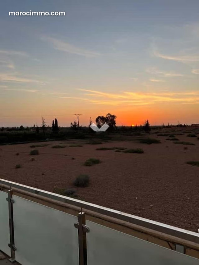 Villa à Vendre de 1959.0 m² à Marrakech, Route D'Amizmiz — 2