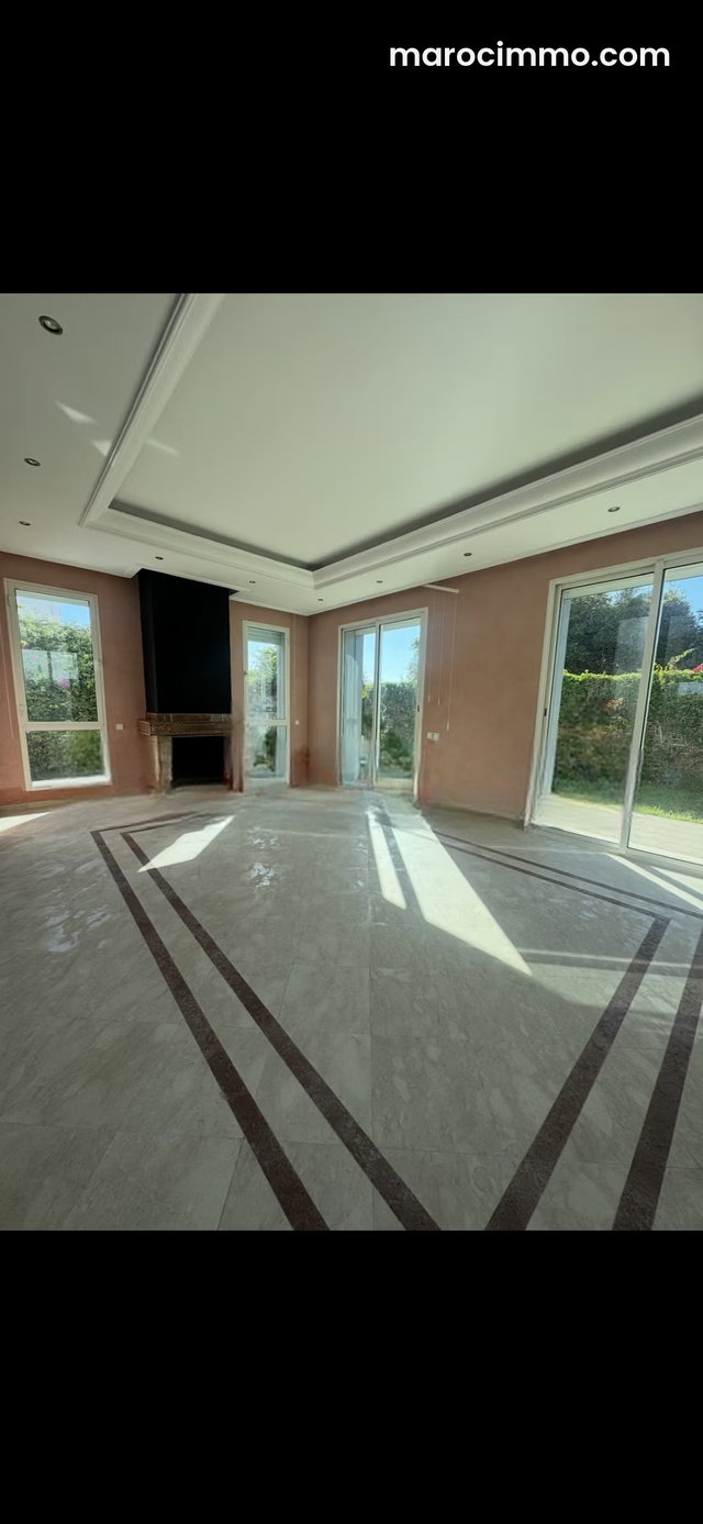 Villa for sale near the Belgian School – Excellent exposure — 2