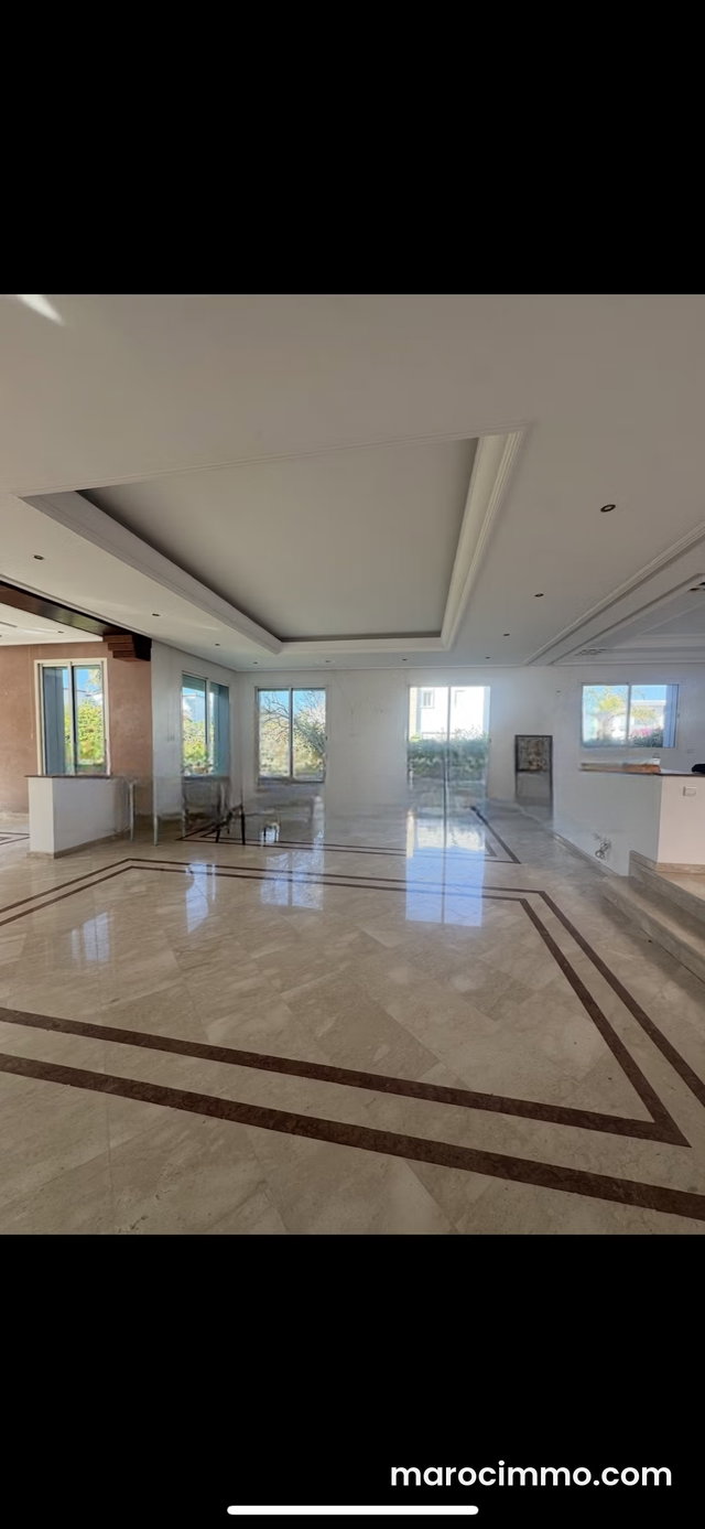 Villa for sale near the Belgian School – Excellent exposure — 4