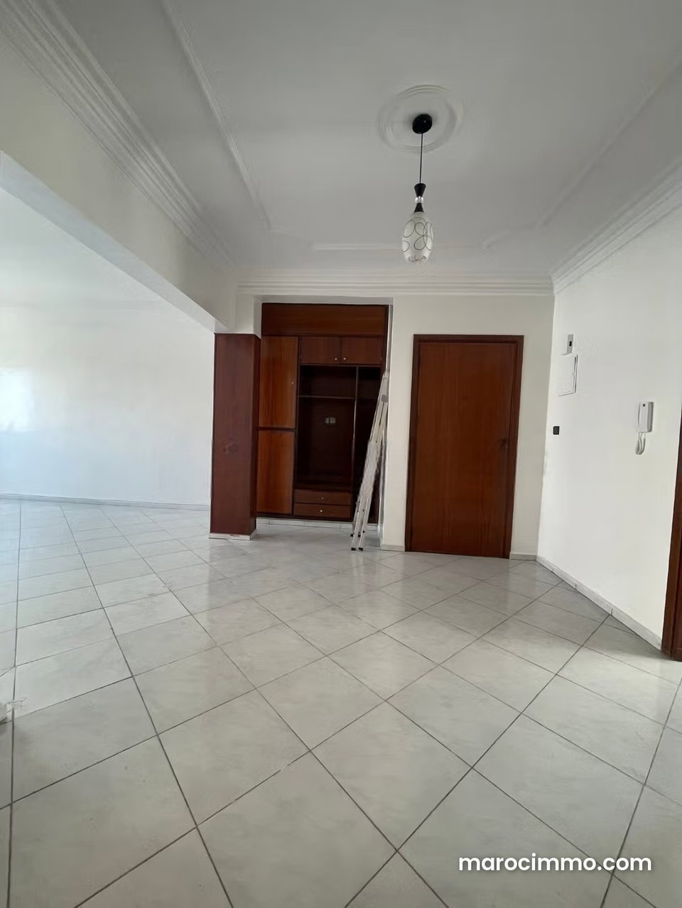 Bel appartement en bas agdal rabat