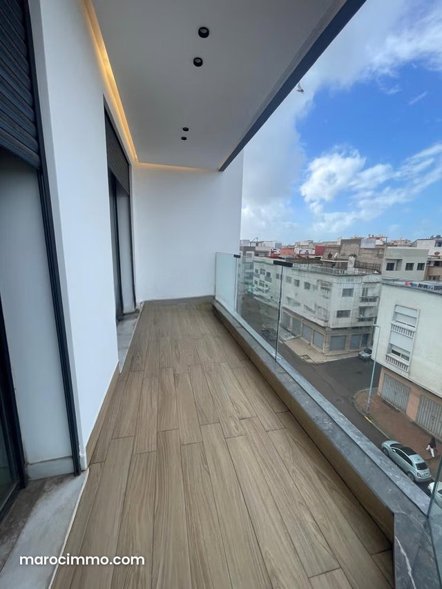 Studio proche CFC & UM6 Terrasse, Parking — 3