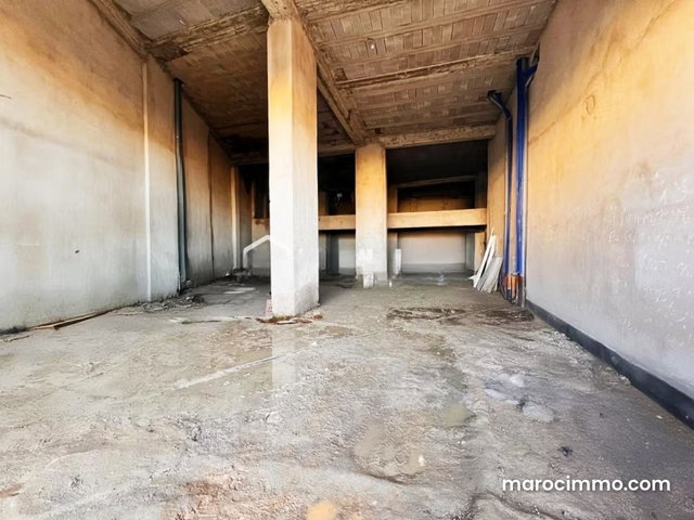 Local commercial de 550 m² à Casablanca — 2