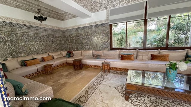 Maison de haut standing à vendre à Ain Diab. Superficie 750 m². Jardin et terrasse — 5