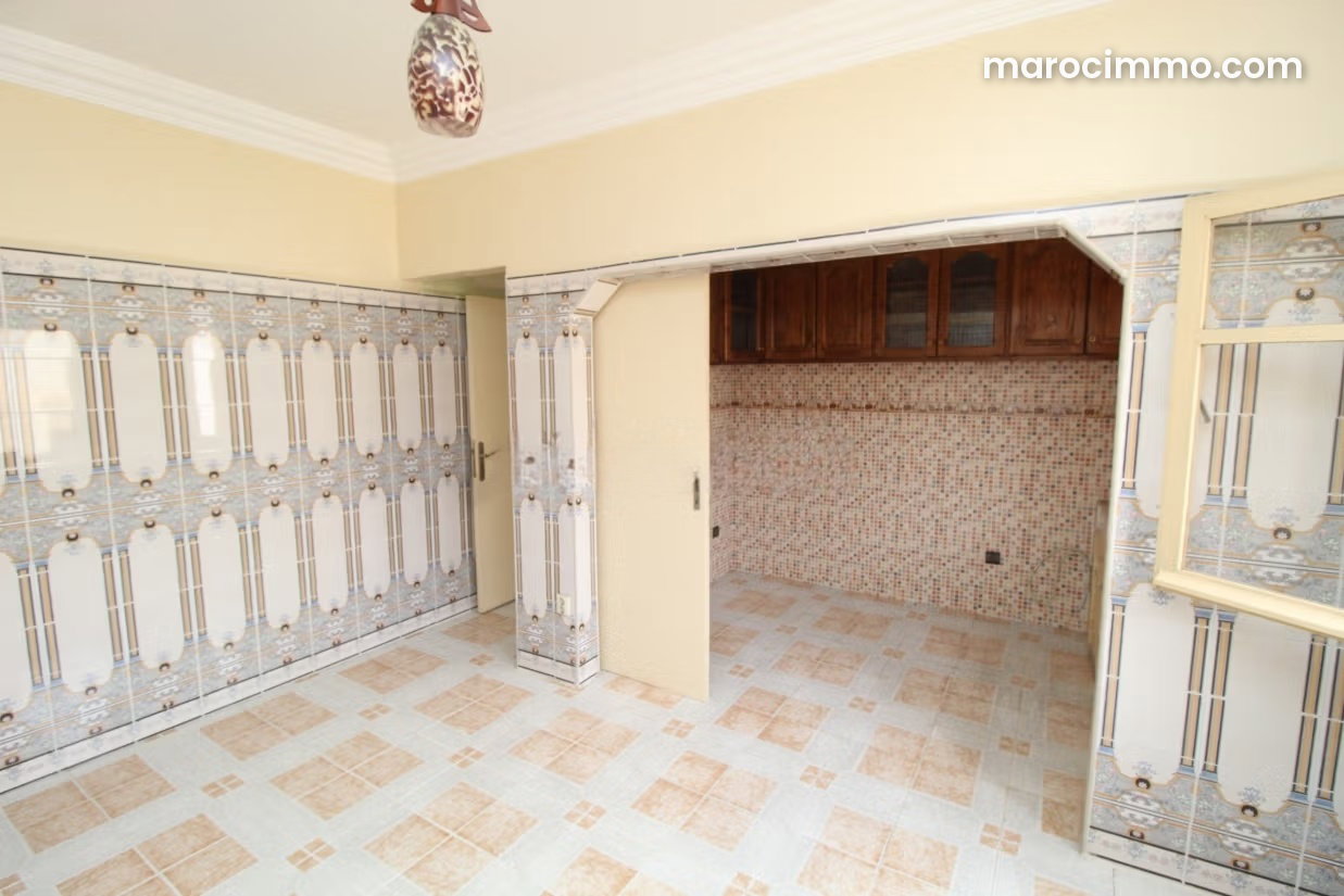Income-producing building with commercial premises, Hay Al Wafaa, Agadir — Agadir