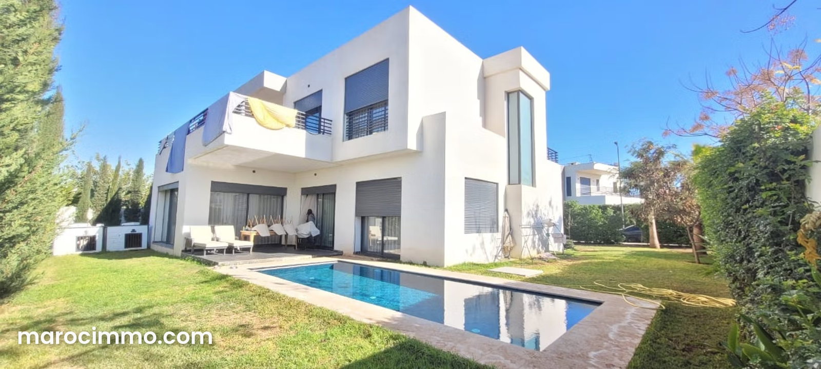 À louer : villa de standing avec piscine à Bouskoura Centre — Bouskoura