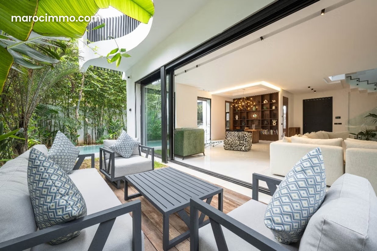 Furnished 5-Bedroom Villa with Pool, Dar Bouazza, Seafront — Dar Bouazza