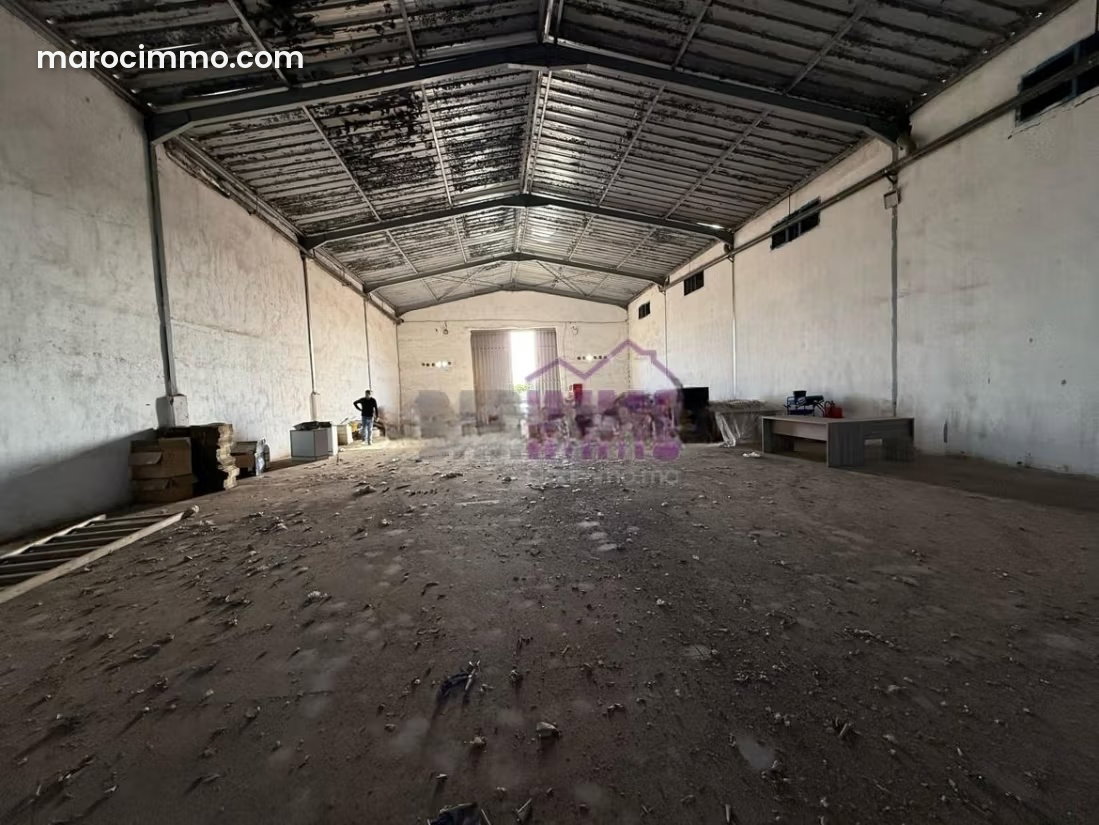 Hangar 1100 m² à louer dans la zone industrielle de Skhirat — Skhirat