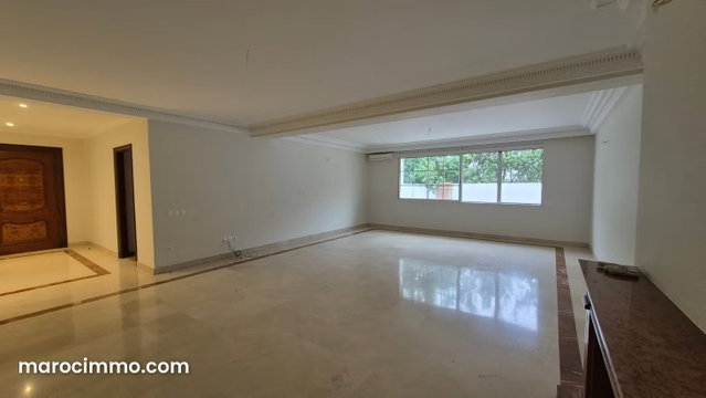 À louer Appt 230m2 vide 3ch Aindiab — 2