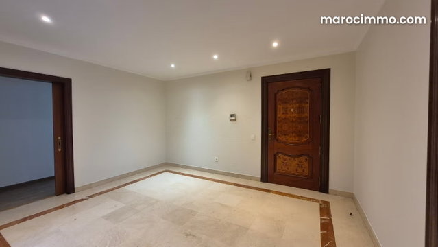 À louer Appt 230m2 vide 3ch Aindiab — 3