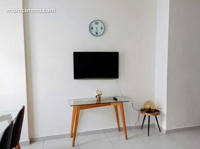 Furnished Studio on the Top Floor with Small Balcony – Princesses Quarter — 4