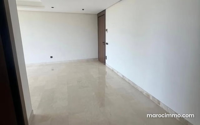 Superbe appartement avec terrasse à louer À CFC — 5