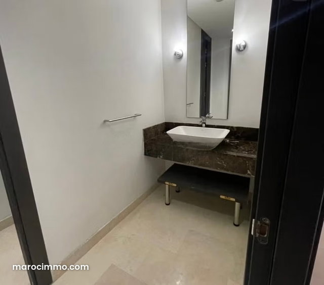 Magnifique appartement vide à louer à Ain Diab — 4
