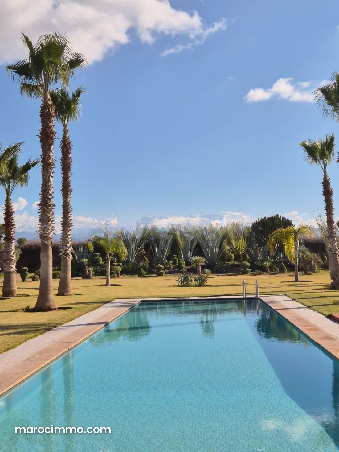 Villa 550 m² sur 1 hectare, Route d'Amezmiz, Marrakech — Marrakech