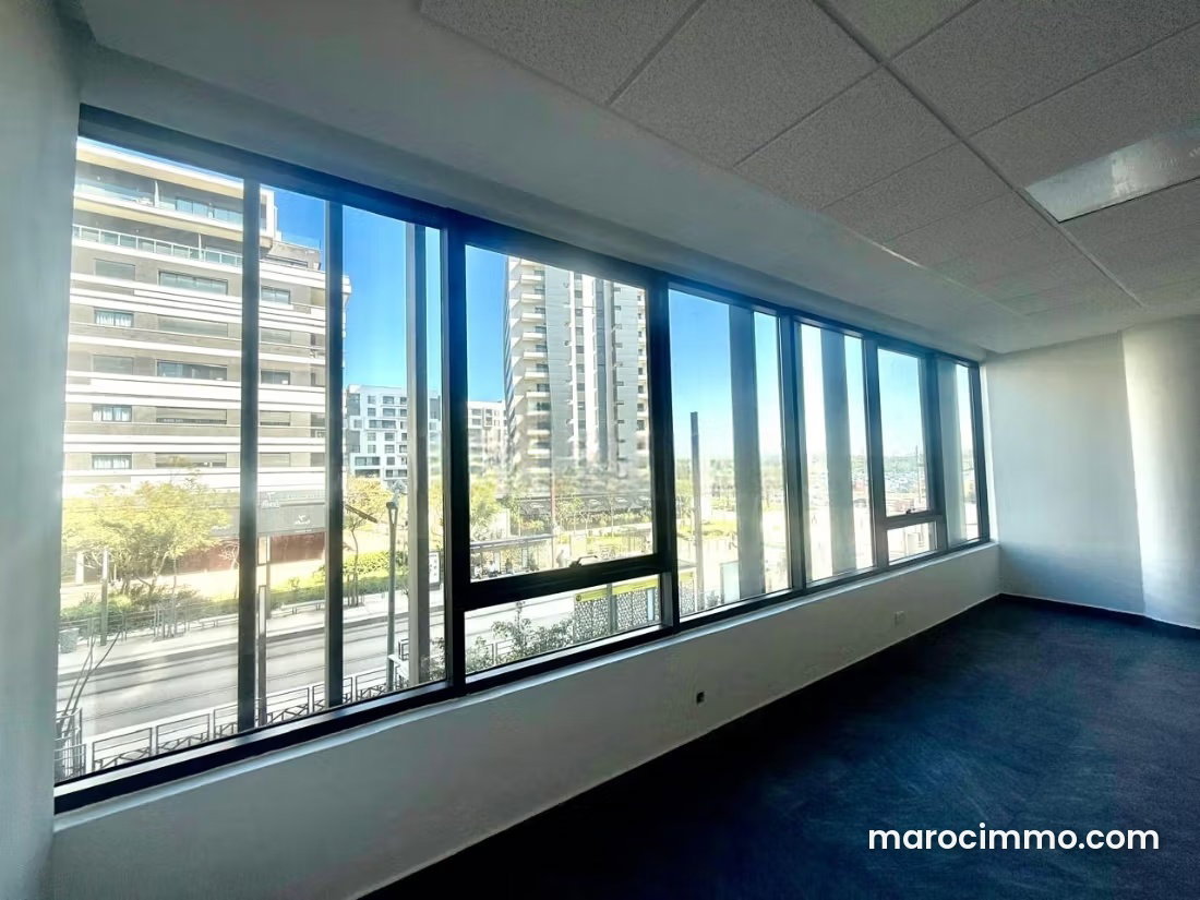 68 sqm Office for Rent, Casablanca Finance City, Like New — Casablanca