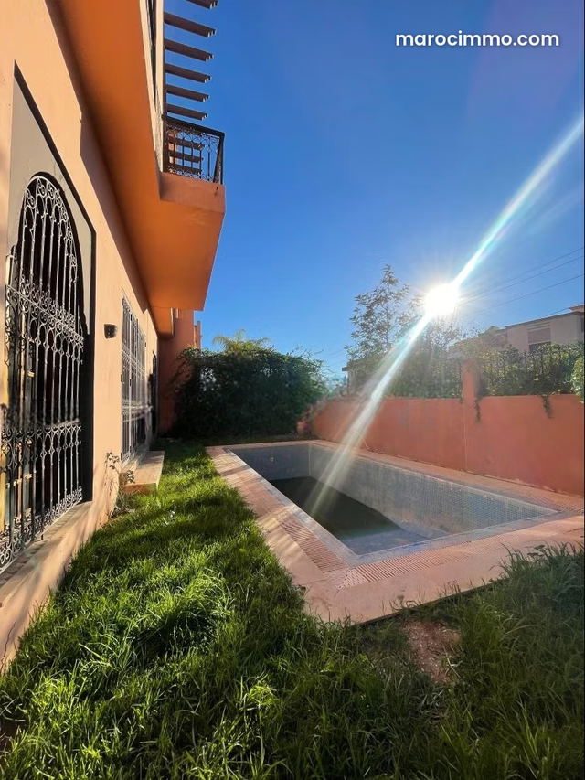 Villa de standing avec piscine à Targa – Emplacement premium proche de Quick — Marrakech