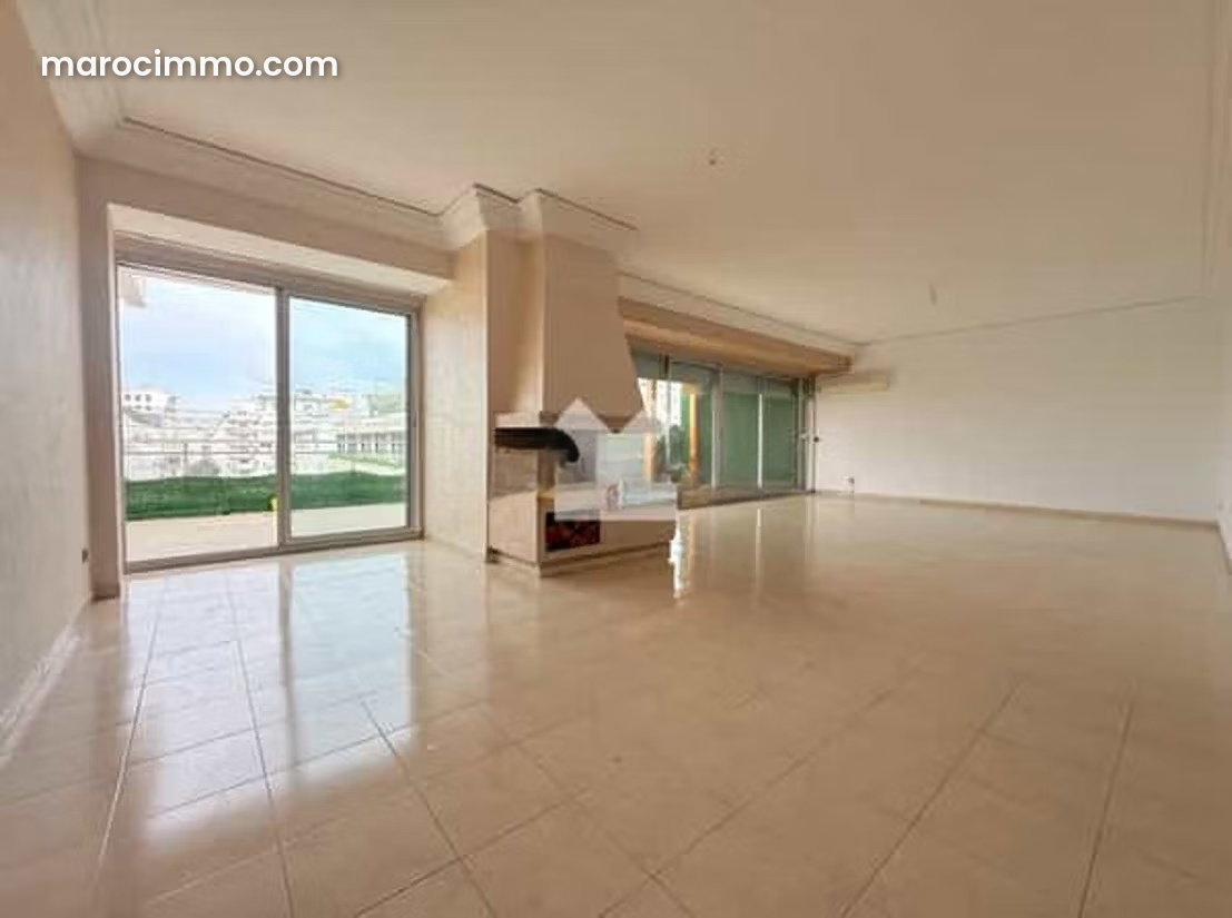 New 347 sqm apartment for rent in Racine, Casablanca — Casablanca