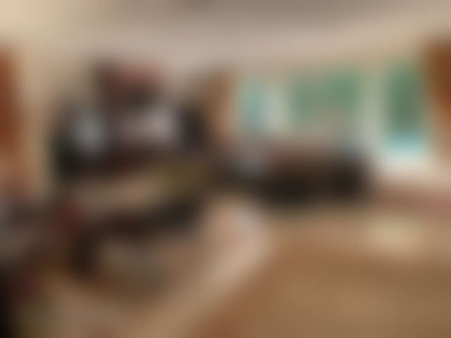 فيلا فاخرة بحديقة ومسبح للبيع بحي أنفا الدار البيضاء — الدار البيضاء