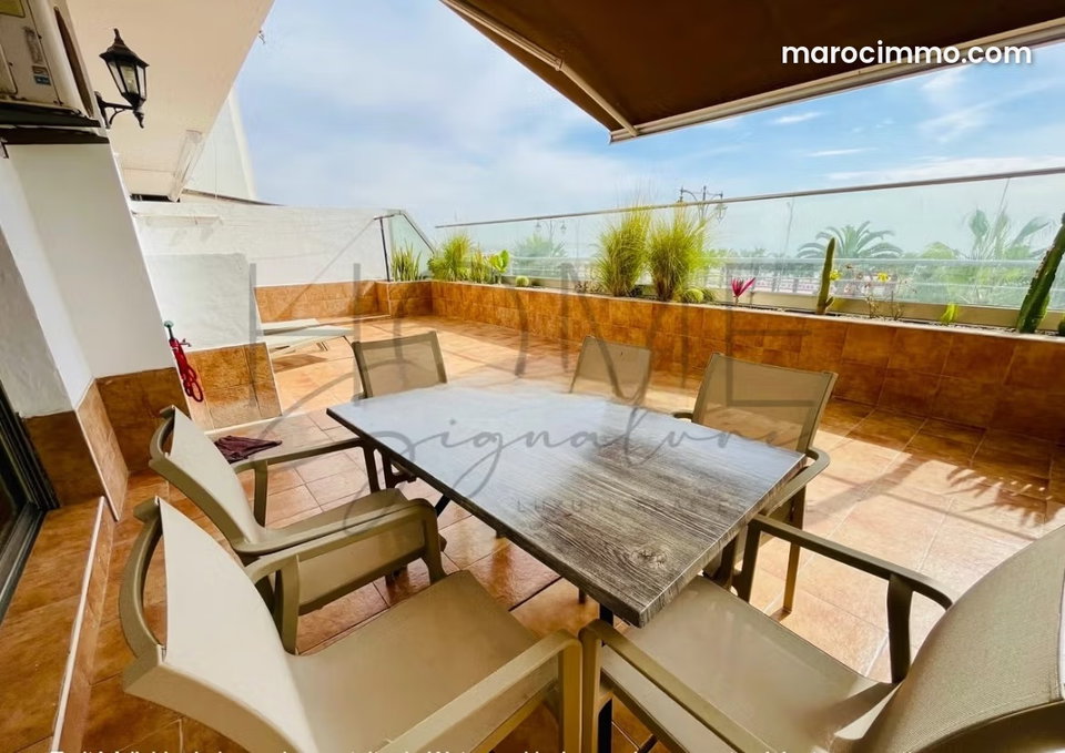 Spacieux Appartement avec terrasse face à la mer