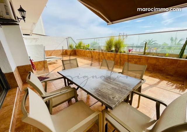 Spacieux Appartement avec terrasse face à la mer — Agadir