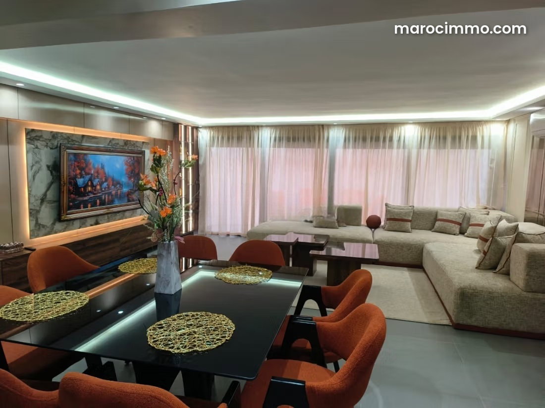 Furnished 135 sq m duplex, 3 bedrooms, terrace, Victor Hugo, Marrakech — Marrakesh