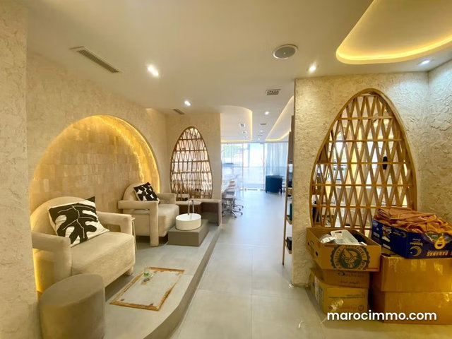 114m Oasis Beauty Salon for Rent — 4