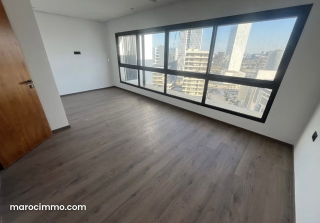 Sublime duplex à vendre à CFC Étage élevé — 3