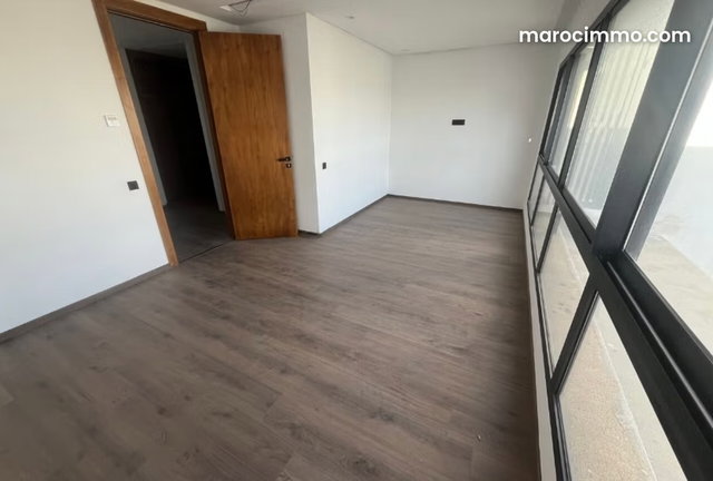 Sublime duplex à vendre à CFC Étage élevé — 4